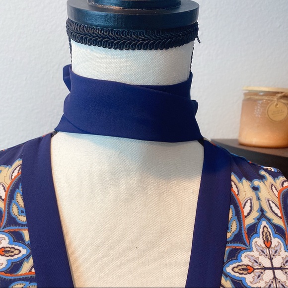 Laundry Floral Patterned Low V-Neck Dress - Picture 6 of 11